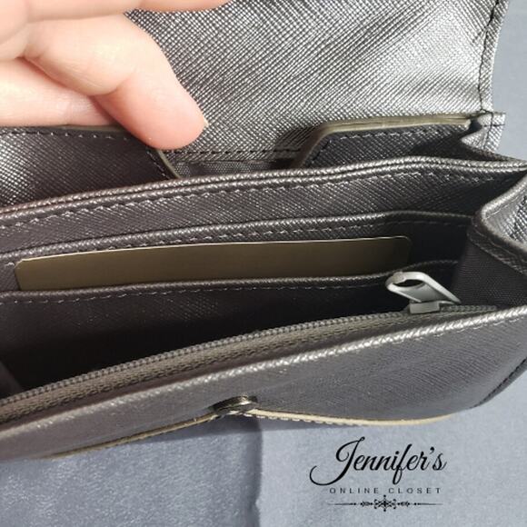 Kenneth Cole Reaction NWT Silver Device Wallet - Picture 6 of 11